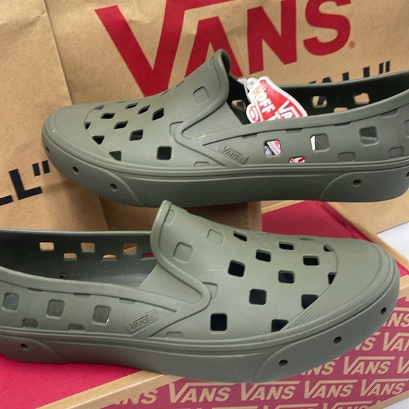 Vans Men’s Slip-On Trk Grape Leaf
VN0A5HF850K
Sneakers - Picture 10 of 16